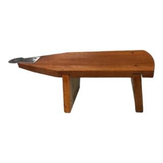 UN  -SEATED COCONUT GRATER